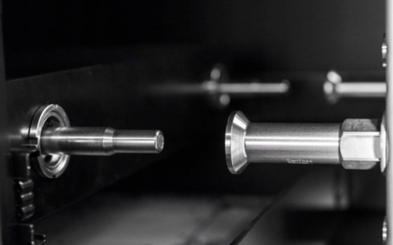 New Blind Mate Quick Connector from Danfoss Power Solutions simplifies chassis-to-manifold connections in data center liquid cooling applications